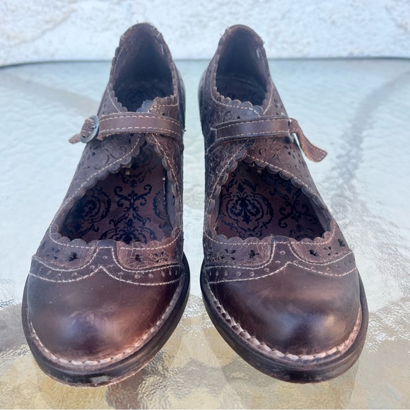 Neosens Rococo Tooled Brown Leather Mary Janes Spool Heel - Picture 3 of 14